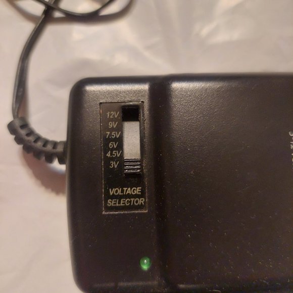 PowerLine Universal AC Adapter - Picture 6 of 7